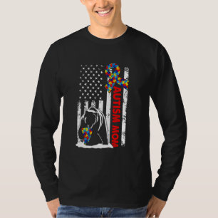 Distressed American Flag Autism Mum Bear Autism Aw T-Shirt