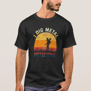 Distressed Retro Trendy I Dig Metal Detecting Trea T-Shirt