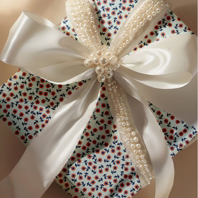 Ditsy Coral Daisies – Mini Floral Seamless Pattern Wrapping Paper (Creator Uploaded)