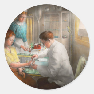 Doctor - Applying first aid - 1917 Classic Round Sticker