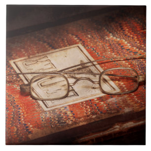 Doctor - Optician - Reading glasses Tile