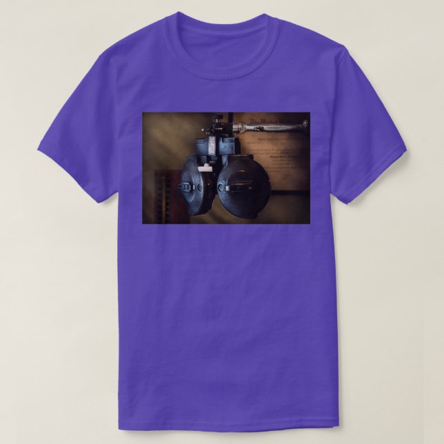 Doctor Optometry An old phoropter T-Shirt (Design Front)