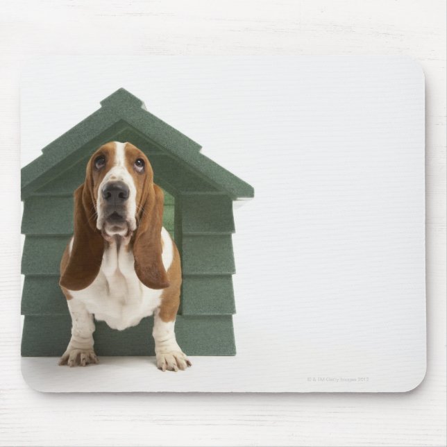 Dog by doghouse mouse mat (Front)