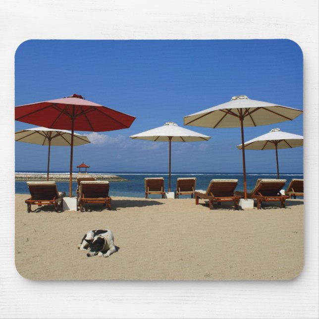 Dog on the beach mouse mat (Front)