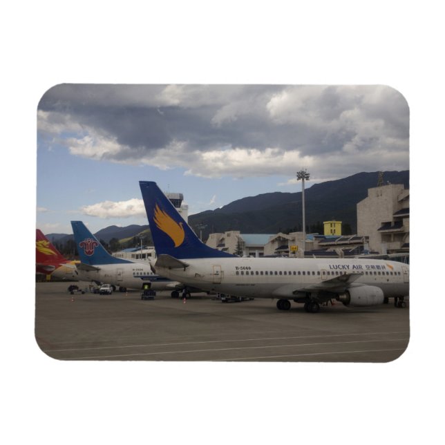 Domestic Chinese jet airliners lined up at Magnet (Horizontal)