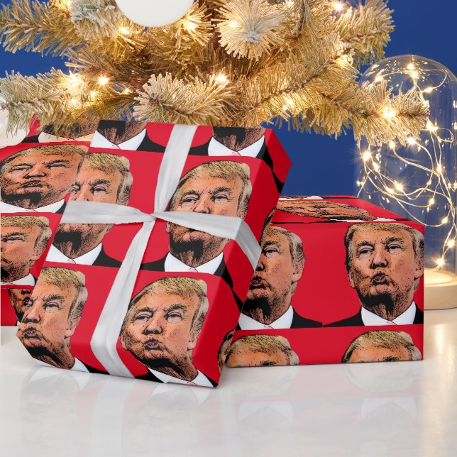 DONALD TRUMP KISS CHRISTMAS WRAPPING PAPER (Holidays)