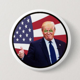 Donald Trump: Trilateral Trump 7.5 Cm Round Badge