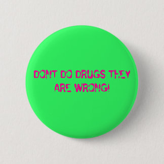 DONT DO DRUGS THEY ARE WRONG! 6 CM ROUND BADGE