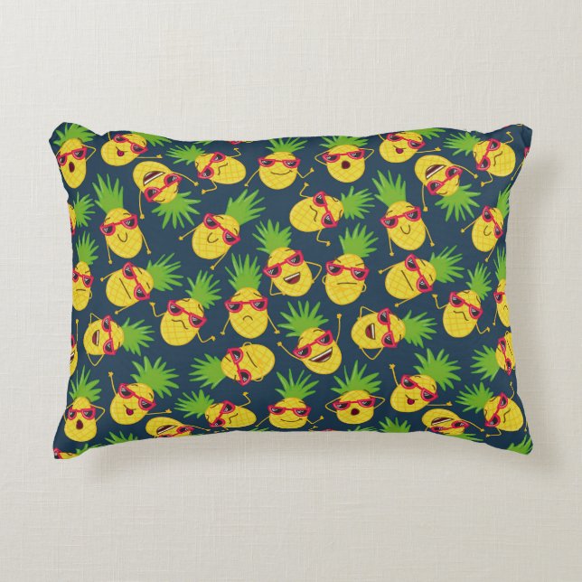 Doodle pineapples, hand drawn, summer pattern. decorative cushion (Front)