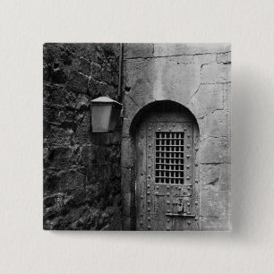 Door to Newgate Prison 15 Cm Square Badge