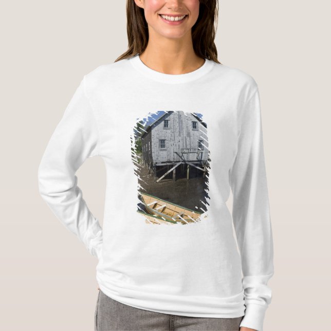 Dory builder,Lunenburg, Nova Scotia, Canada T-Shirt (Front)