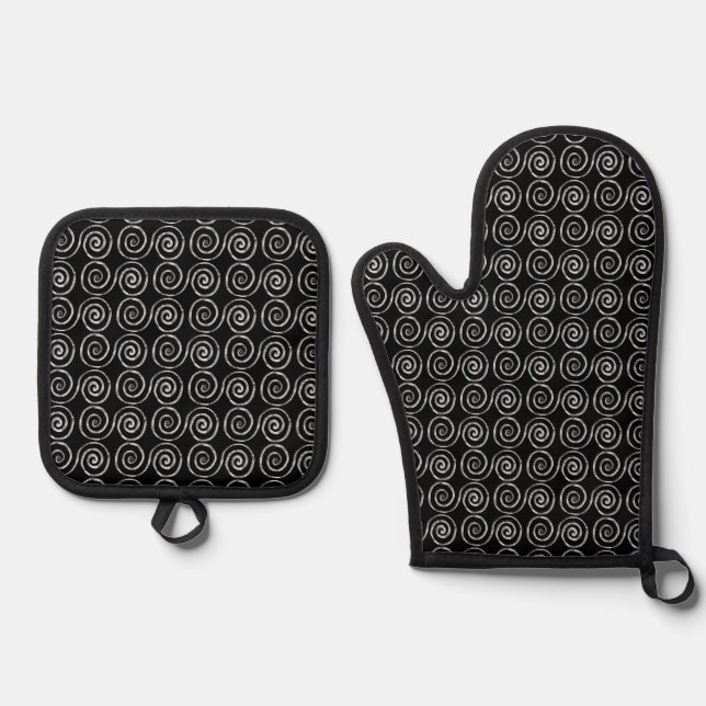 Double Spiral Celtic Pattern Oven Mitt & Pot Holder Set (Front)