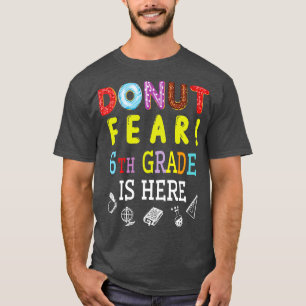 Doughnut Fear 6th Grade Is Here Happy Student Seni T-Shirt