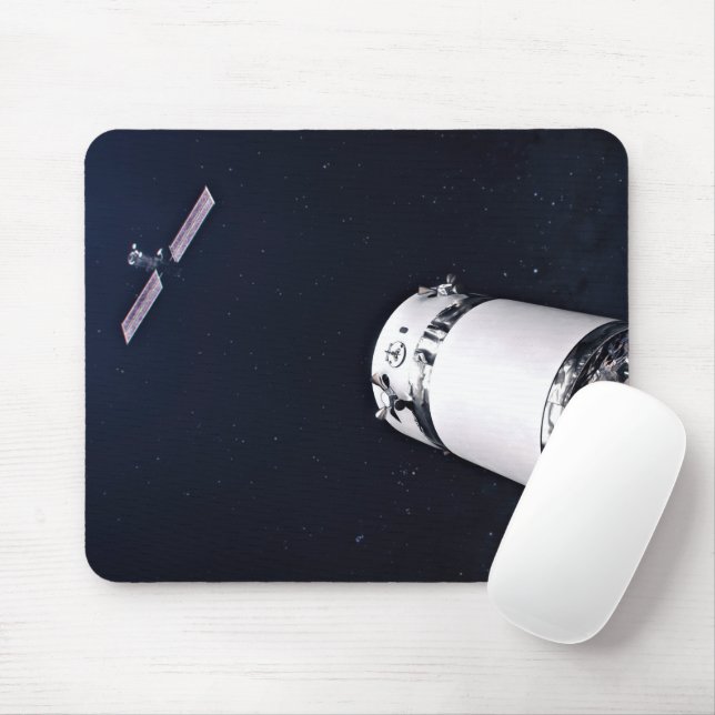 Dragon Xl Spacecraft Approaching A Lunar Gateway. Mouse Mat (With Mouse)