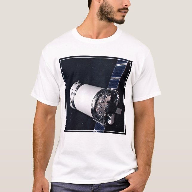 Dragon Xl Spacecraft Approaching A Lunar Gateway. T-Shirt (Front)