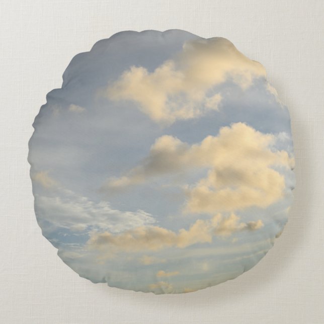 Dreamy Caribbean Clouds 2 Round Cushion (Front)