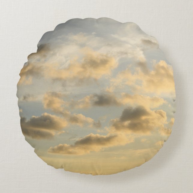 Dreamy Caribbean Clouds 4 Round Cushion (Front)