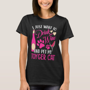 Drink Wine and Pet My Toyger Cat Cat Mum Humour C T-Shirt