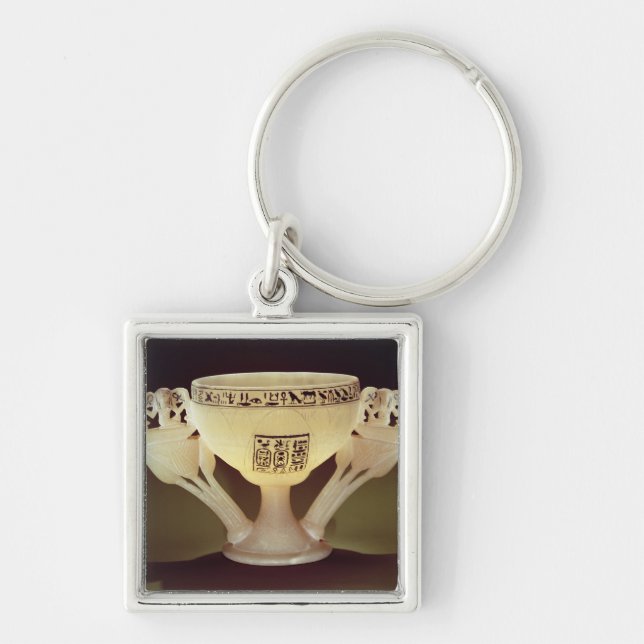 Drinking cup in the form of a half-opened key ring (Front)