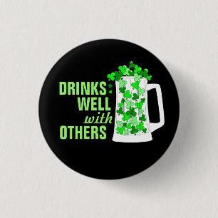 Drinks Well with Others Mugs o' Shamrocks 3 Cm Round Badge