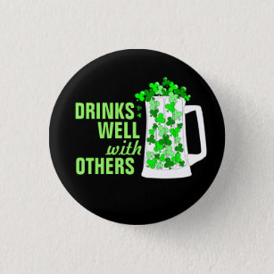 Drinks Well with Others Mugs o' Shamrocks 3 Cm Round Badge