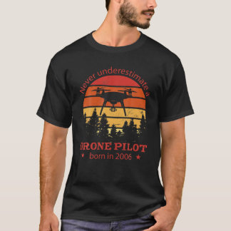 Drones-Pilot Born 2006 Birthday Vintage Quadrocopt T-Shirt