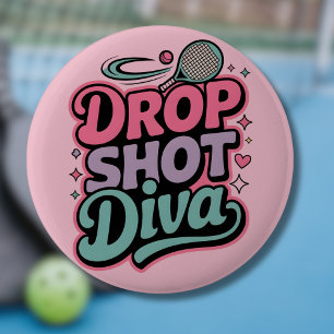 Drop Shot Diva – Fierce Pickleball Player 6 Cm Round Badge