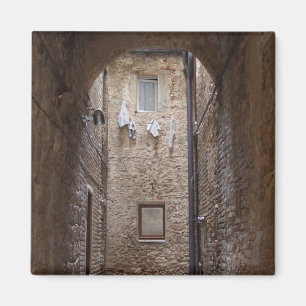 Drying laundry in Tuscany magnet