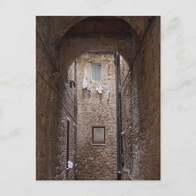 Drying laundry in Tuscany postcard (Front)