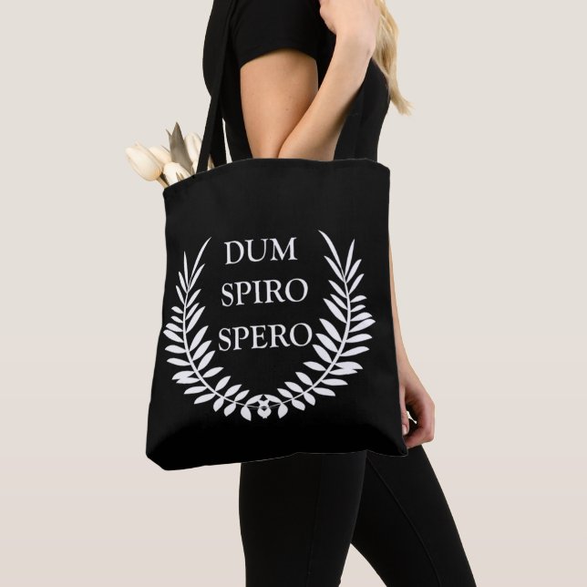 Dum spiro spero tote bag (Close Up)