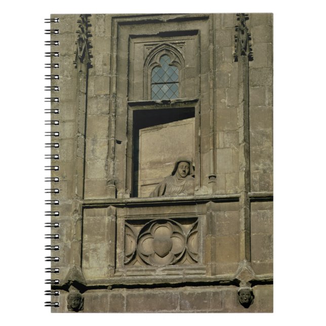 Dummy window in the entrance facade with a figure notebook (Front)