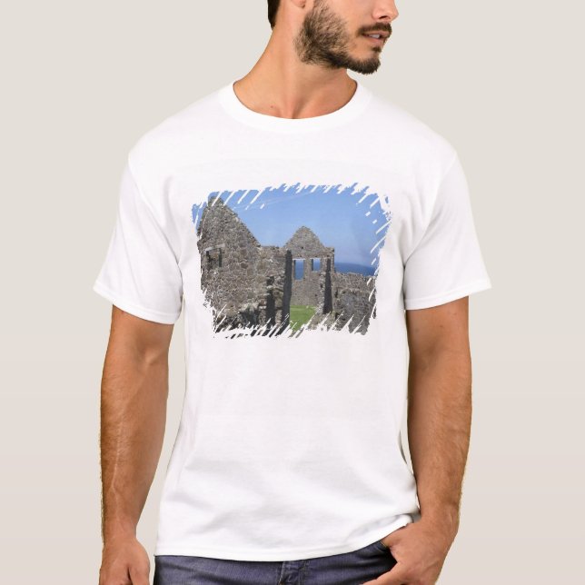 Dunluce Castle near Bushmills and Portrush, T-Shirt (Front)