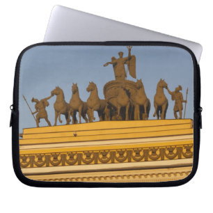 Dvortsovaya Square, Triumphal Arch, sunset Laptop Sleeve