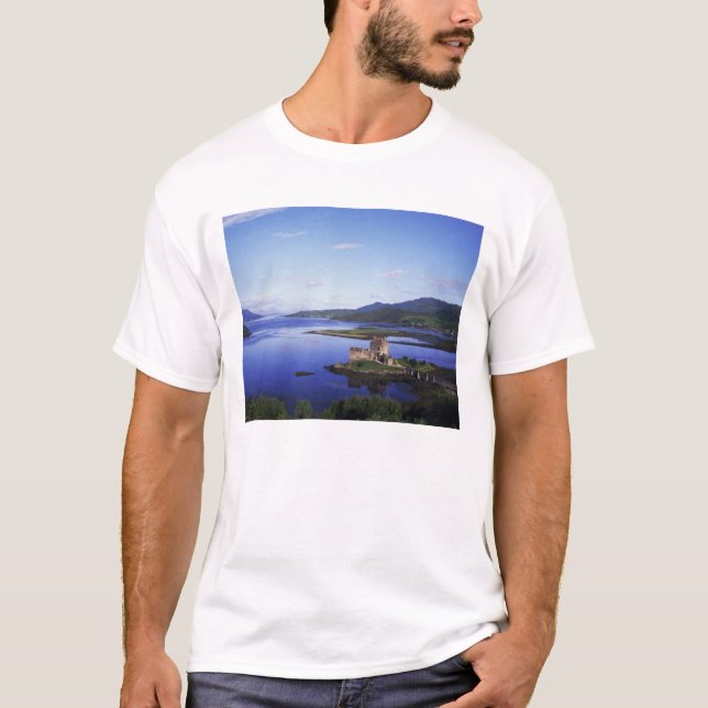 Eilean Donan Castle, Dornie, Highlands, T-Shirt (Front)