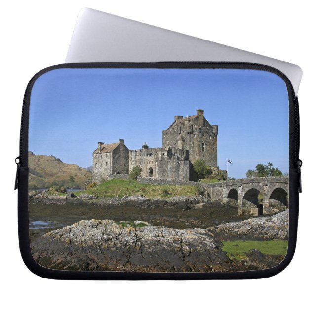 Eilean Donan Castle, Scotland. The famous Eilean 2 Laptop Sleeve (Front)