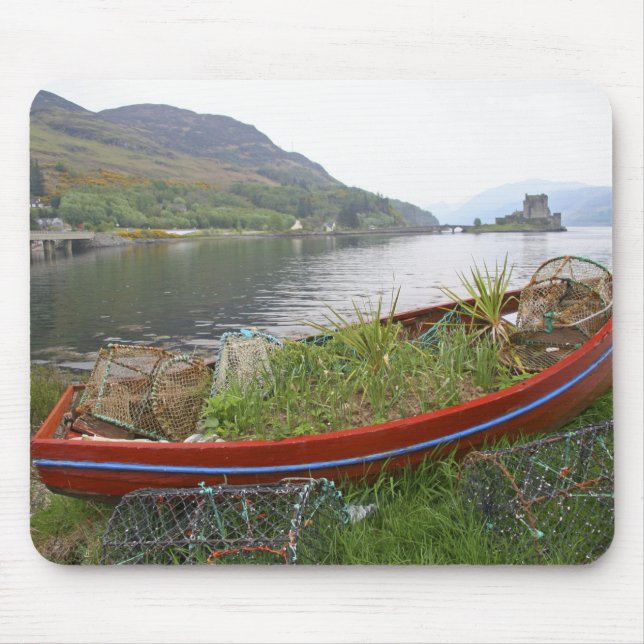 Eilean Donan Castle, Scotland. The famous Eilean 4 Mouse Mat (Front)