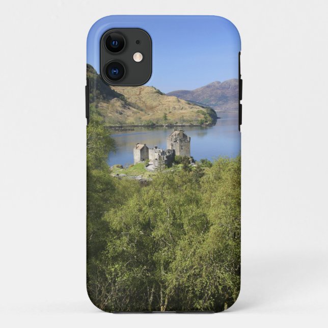 Eilean Donan Castle, Scotland. The famous Eilean Case-Mate iPhone Case (Back)