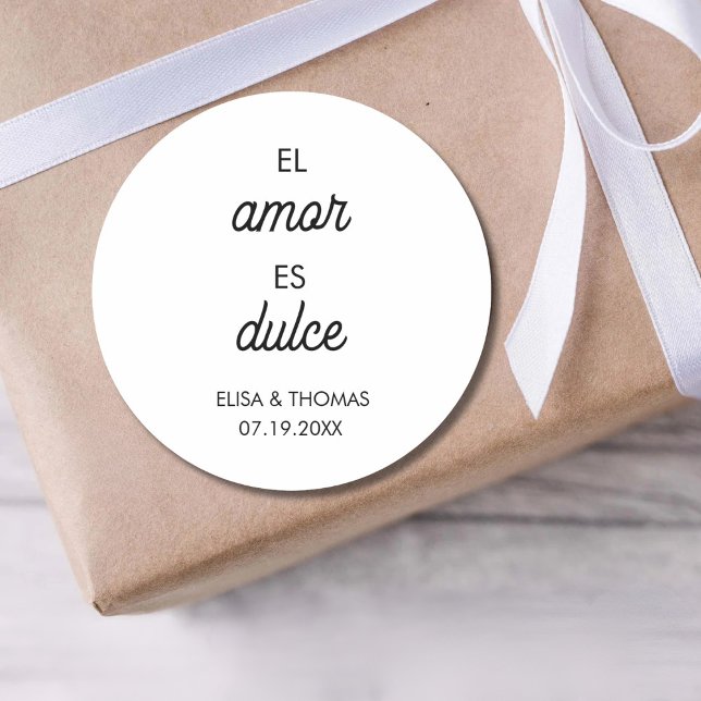 El Amor es Dulce Minimalist Wedding Party Favour  Classic Round Sticker (Creator Uploaded)