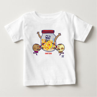 El Salvador, t-shirt drinks pupusas and tanned