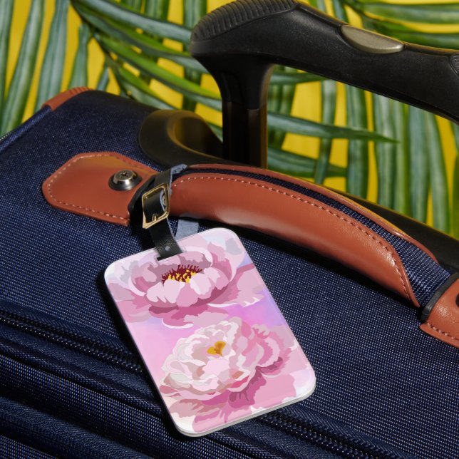 elegant and refined design, luggage tag (Front Insitu 1)