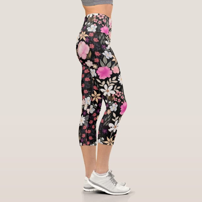 Elegant Black Pink Wildflowers Boho Floral Paint Capri Leggings (Right)