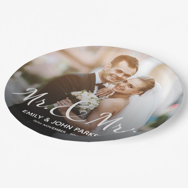Elegant Black White Mr And Mrs Round Wedding Party Paper Plate (Angled)
