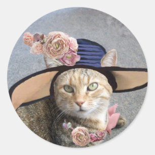 ELEGANT CAT WITH BIG DIVA HAT,PINK ROSES Valentine Classic Round Sticker