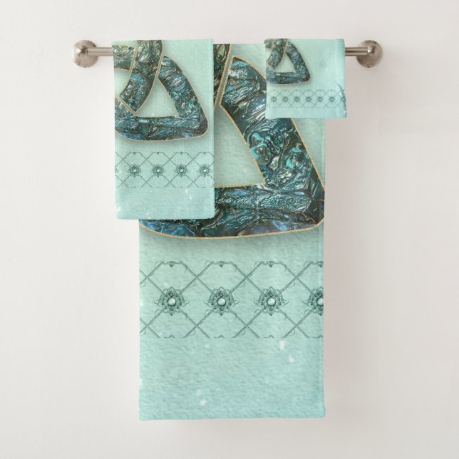 Elegant celtic knot bath towel set (Insitu)