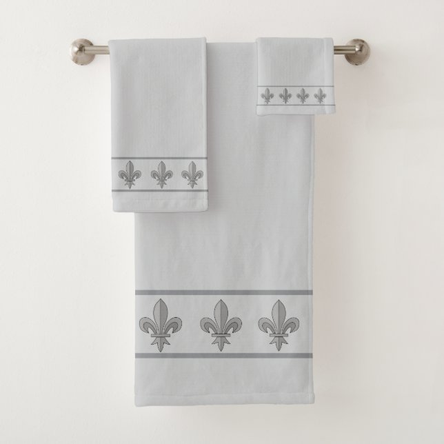 Elegant, Chic Lis Flowers on Light Silver Grey Bath Towel Set (Insitu)