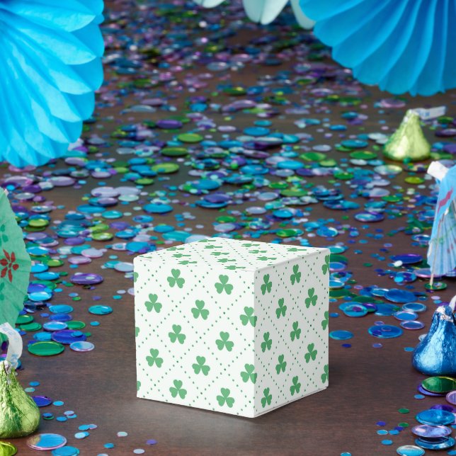 Elegant Clover Pattern Classic 2x2x2 Favour Box (Party)
