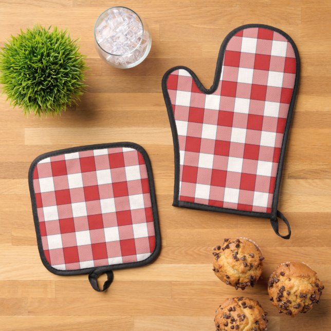 Elegant Countryside Picnic White Red Chequered Oven Mitt & Pot Holder Set (Top Down)