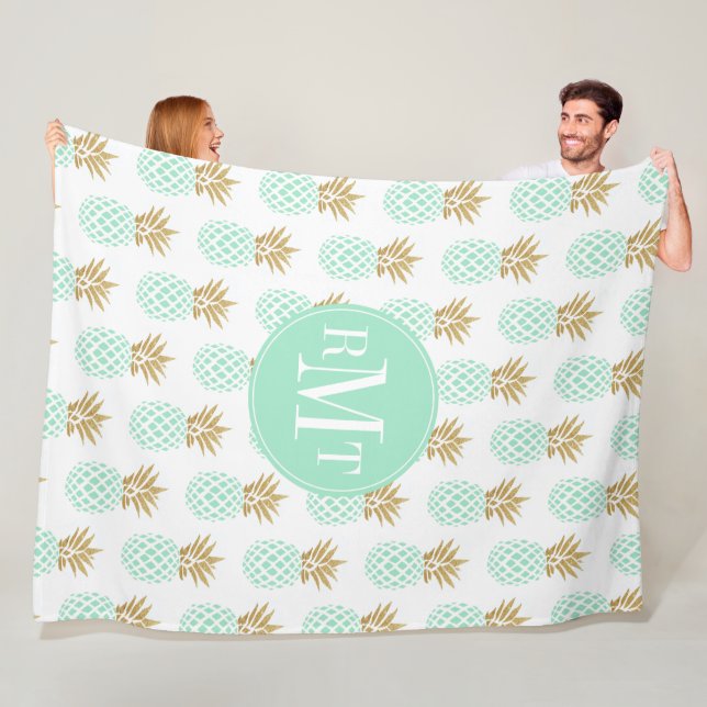 Elegant faux gold tropical pineapple pattern fleece blanket (In Situ)