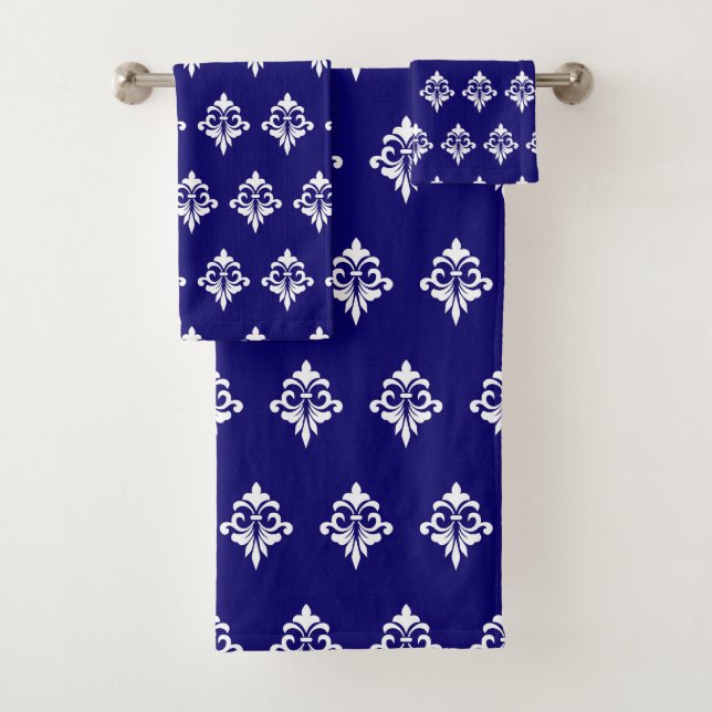 Elegant Floral Pattern in Blue and White Bath Towel Set (Insitu)