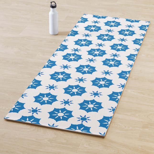 Elegant Geometric Floral Blue And White Pattern Yoga Mat (In Situ)